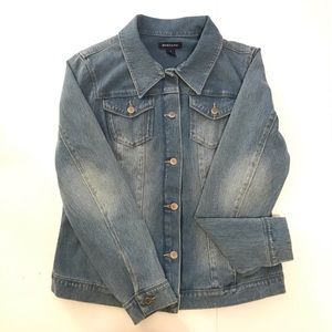 Bandolino lightweight jean jacket size M